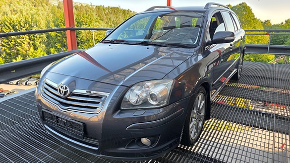 Toyota Avensis 5 of 5