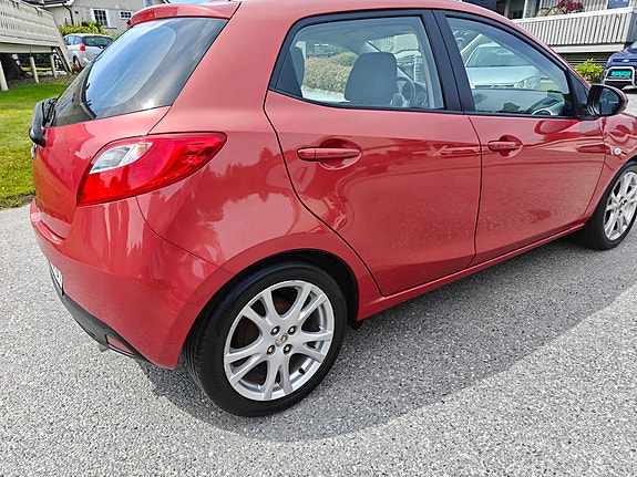 Mazda 2 3 of 5