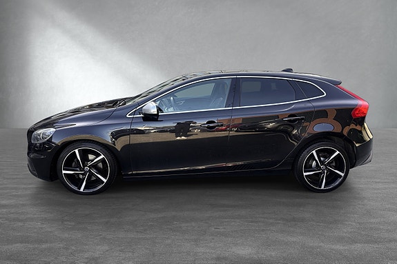 Volvo V40 2 of 5
