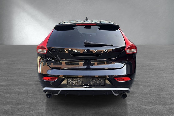 Volvo V40 4 of 5