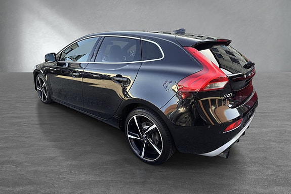 Volvo V40 3 of 5