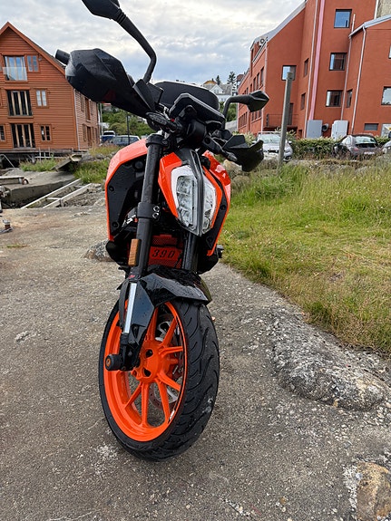 KTM 390 Duke 3 of 5