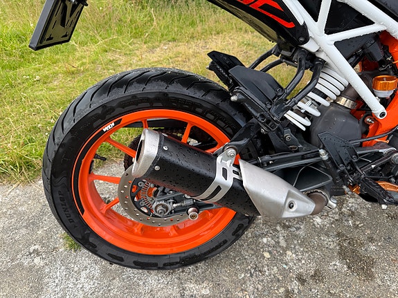 KTM 390 Duke 4 of 5