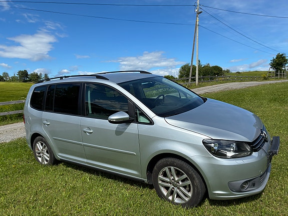 Volkswagen Touran 2 of 5
