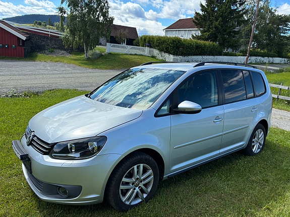 Volkswagen Touran 4 of 5