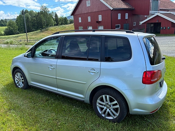 Volkswagen Touran 3 of 5