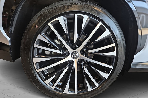 Lexus RZ450e 19 of 23