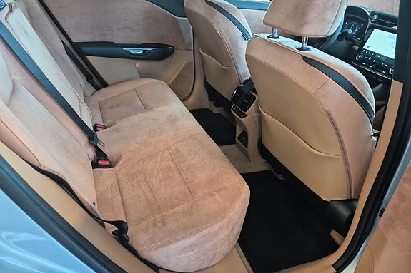 Lexus RZ450e 17 of 23