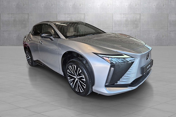 Lexus RZ450e 7 of 23