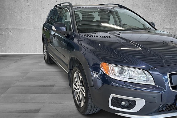 Volvo XC70 2 of 5