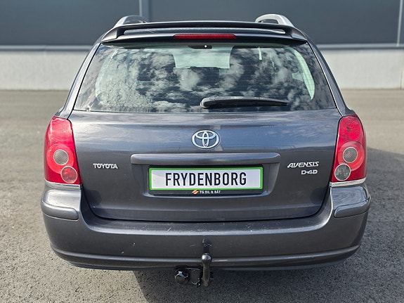 Toyota Avensis 4 of 5
