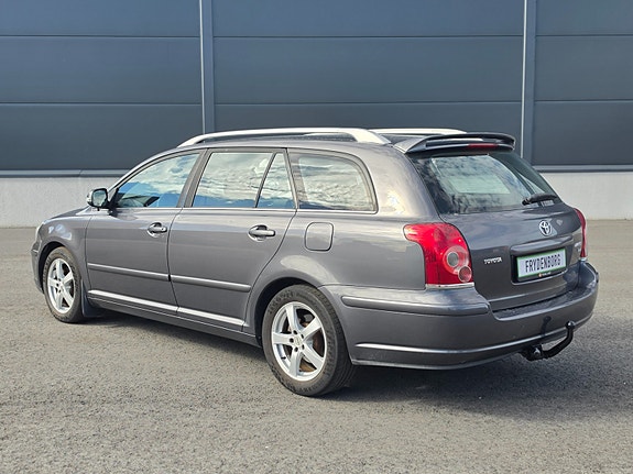 Toyota Avensis 3 of 5