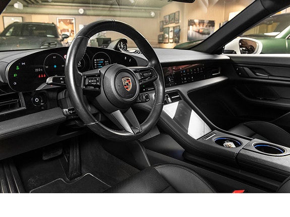 Porsche Taycan 20 of 30