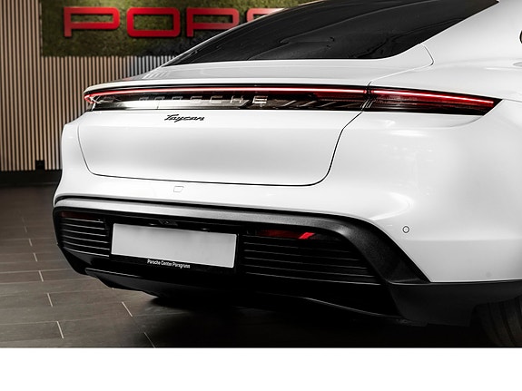 Porsche Taycan 6 of 30