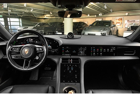 Porsche Taycan 24 of 30