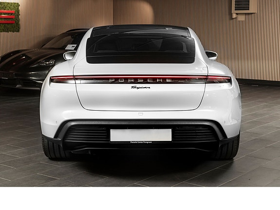 Porsche Taycan 5 of 30