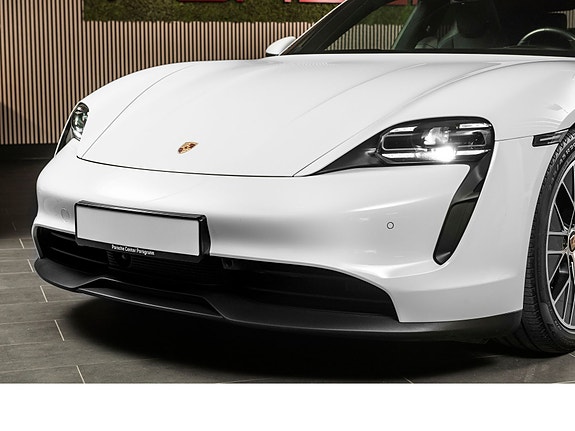 Porsche Taycan 9 of 30