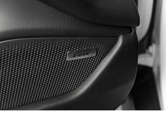 Porsche Taycan 19 of 30