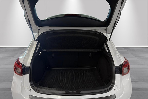 Mazda 3 5 of 5