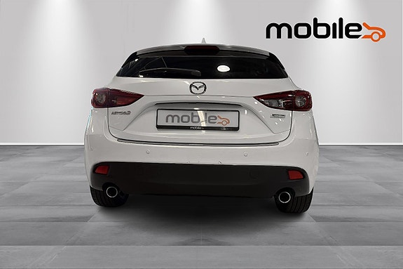 Mazda 3 4 of 5