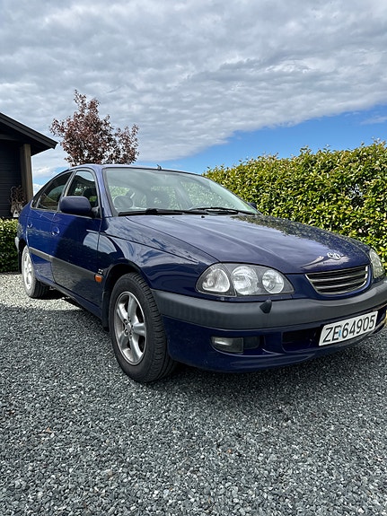 Toyota Avensis 2 of 5