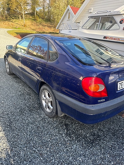 Toyota Avensis 4 of 5