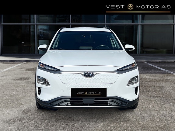 Hyundai Kona 2 of 5