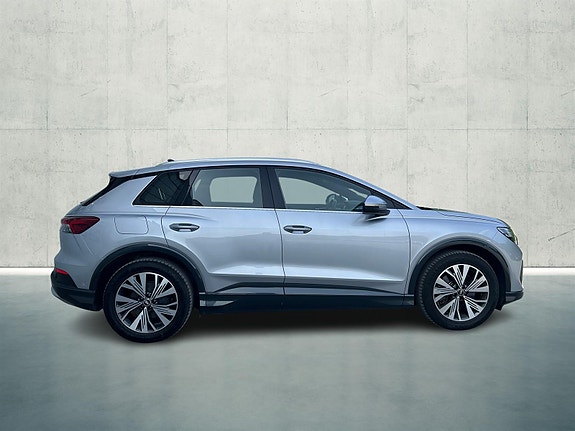 Audi Q4 e-tron 4 of 5