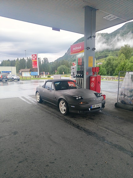 Mazda MX-5 2 of 5