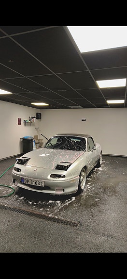 Mazda MX-5 3 of 5