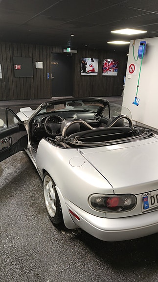Mazda MX-5 4 of 5