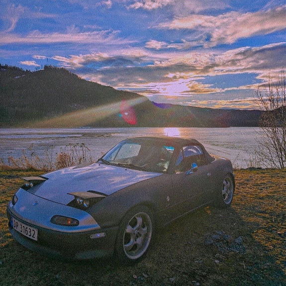 Mazda MX-5 2 of 5