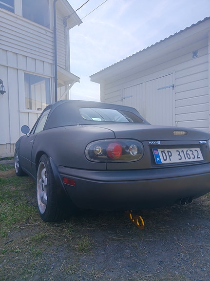 Mazda MX-5 3 of 5