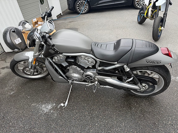 Harley-Davidson VRSCR Street Rod 7 of 10