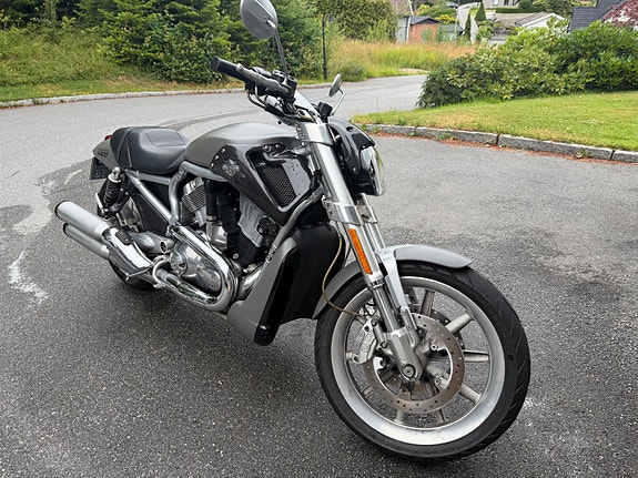Harley-Davidson VRSCR Street Rod 4 of 10