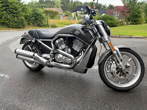 Harley-Davidson VRSCR Street Rod 3 of 10