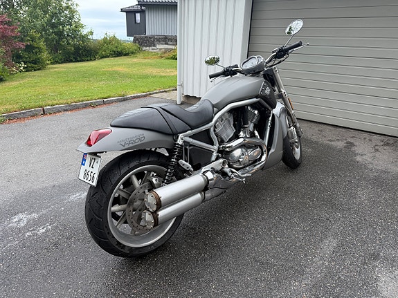 Harley-Davidson VRSCR Street Rod 8 of 10