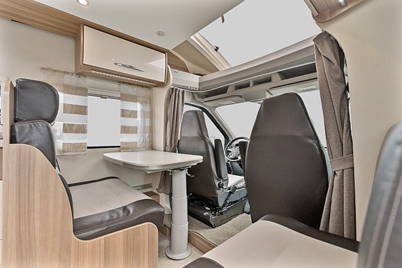 Challenger 398EB | Ford | Sykkelstativ | Dobbeltseng | Solcelle | 2 of 5