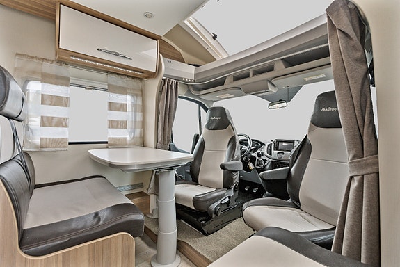 Challenger 398EB | Ford | Sykkelstativ | Dobbeltseng | Solcelle | 3 of 5