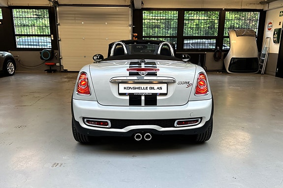 MINI Cooper S 4 of 30