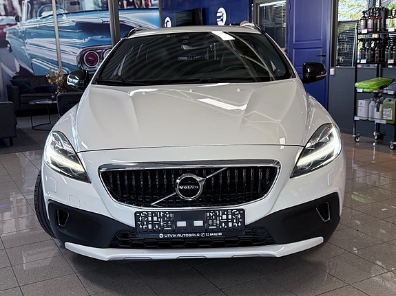 Volvo V40 Cross Country 2 of 5