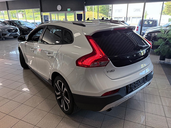 Volvo V40 Cross Country 5 of 5