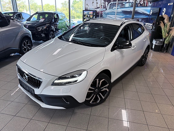 Volvo V40 Cross Country 3 of 5