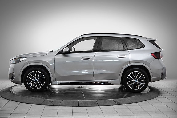 BMW iX1 2 of 23