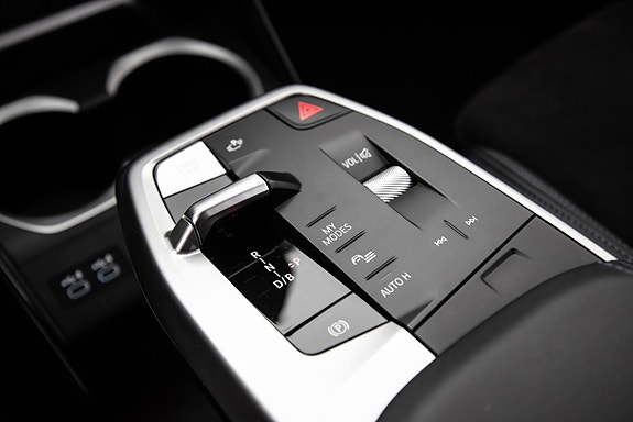 BMW iX1 19 of 23