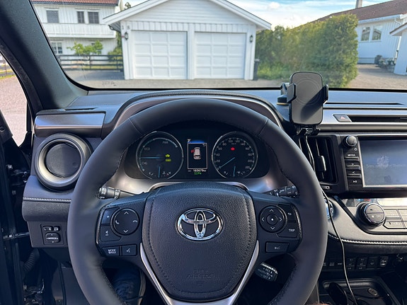 Toyota RAV4 6 of 11