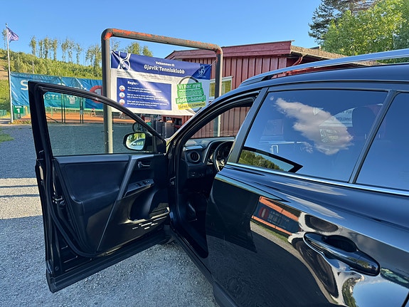Toyota RAV4 8 of 11
