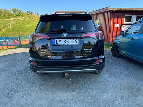 Toyota RAV4 2 of 11