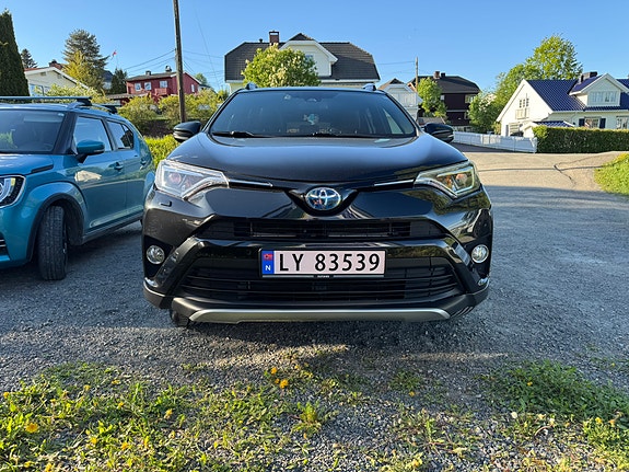 Toyota RAV4 4 of 11