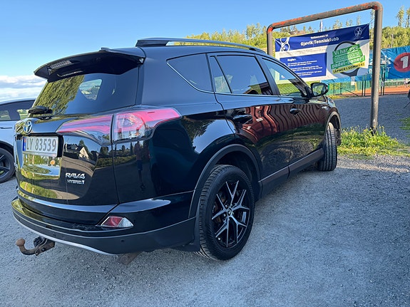Toyota RAV4 3 of 11